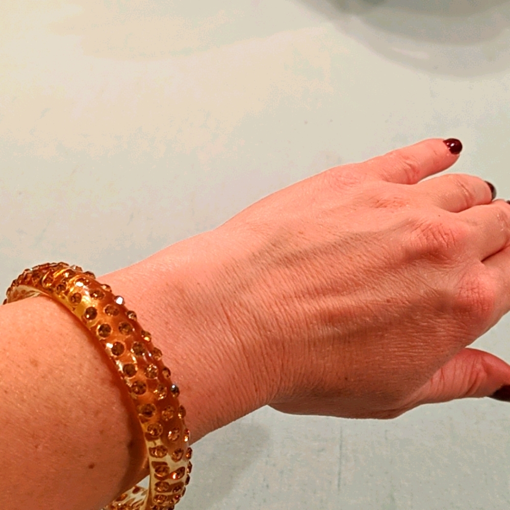 Bronze eye catching bangle